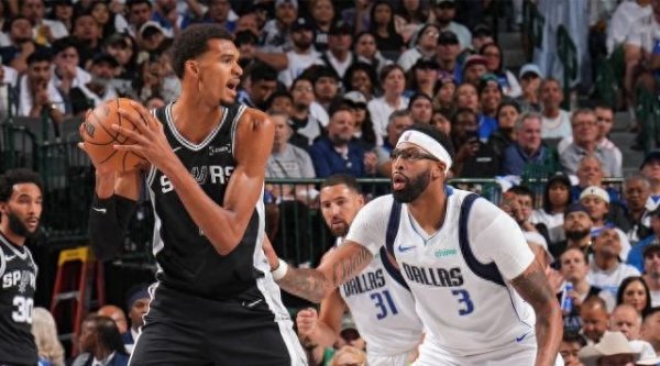 秦安配资 完爆浓眉+莱夫利! 文班亚马一战刷爆神迹比肩邓肯